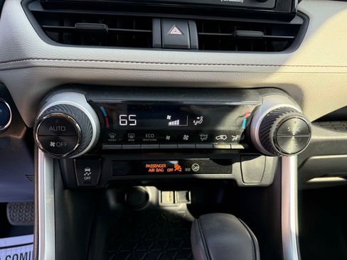 Used 2021 Toyota RAV4 XLE w/ Convenience Package image 19