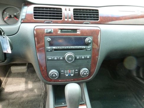 Used 2010 Chevrolet Impala LS FWD image 13