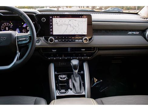 Used 2025 Chevrolet Colorado ZR2 image 16