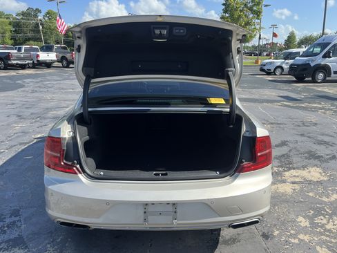 Used 2018 Volvo S90 T5 Momentum w/ Convenience Package FWD image 11