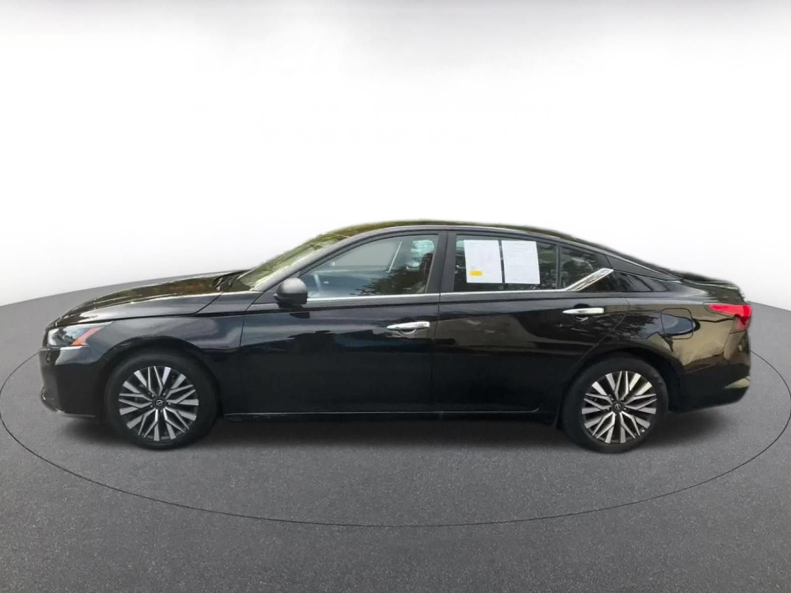 Used 2025 Nissan Altima 2.5 SV FWD image 8