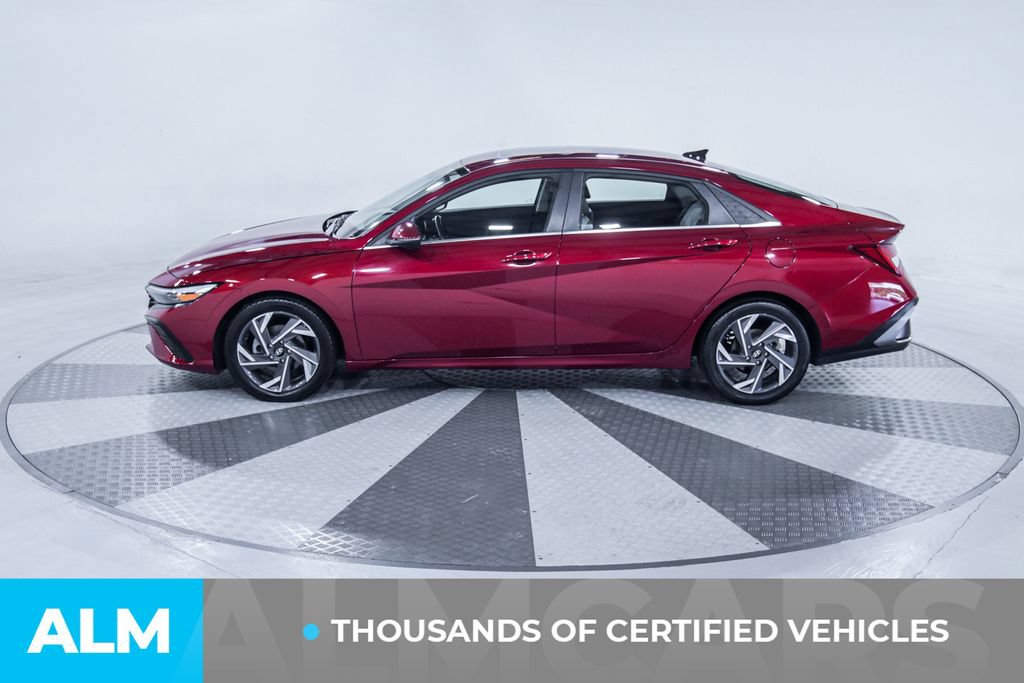 Used 2025 Hyundai Elantra Limited FWD image 4