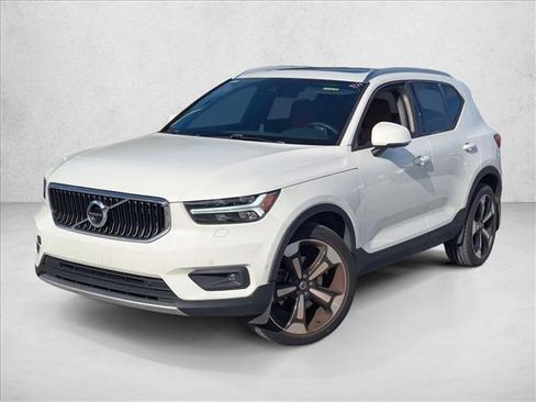 Used 2019 Volvo XC40 T5 Momentum AWD/4WD image 1