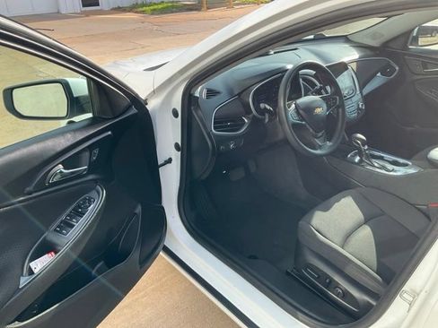 Used 2024 Chevrolet Malibu LT FWD image 3