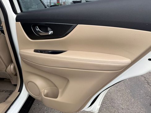 Used 2014 Nissan Rogue SL image 24