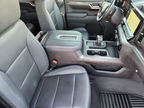 Used 2022 Chevrolet Silverado 1500 LTZ w/ Z71 Off-Road Package image 16