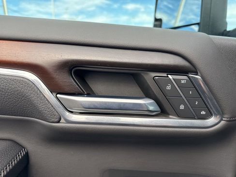 Used 2024 GMC Sierra 3500 Denali image 11