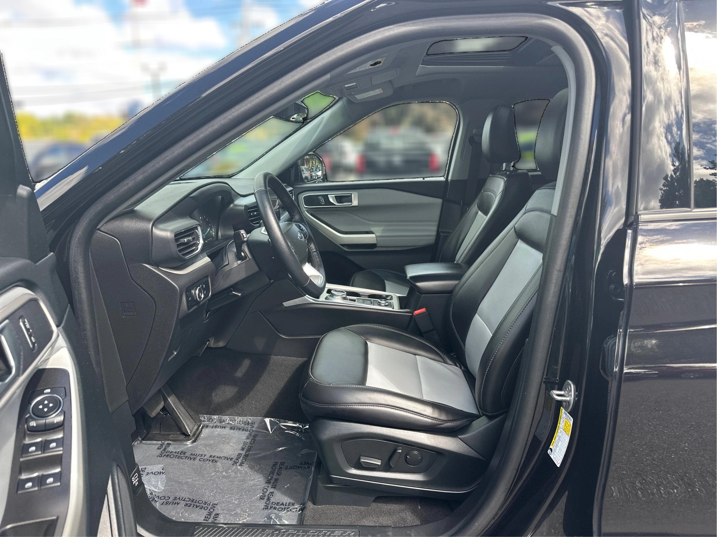 Used 2023 Ford Explorer XLT w/ Equipment Group 202A AWD/4WD image 11