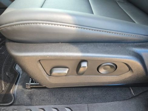 Used 2024 Chevrolet Colorado LT w/ LT Convenience Package III AWD/4WD image 19