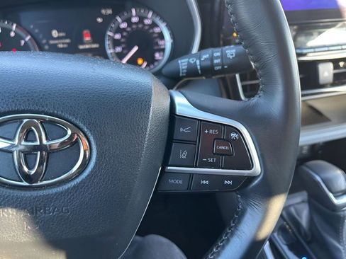Used 2023 Toyota Highlander XLE image 19