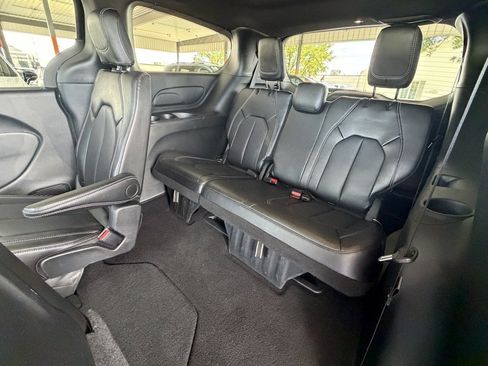Used 2025 Chrysler Pacifica Select FWD image 23