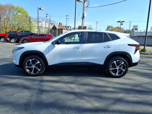 Used 2024 Chevrolet Trax RS w/ Driver Confidence Package FWD image 6