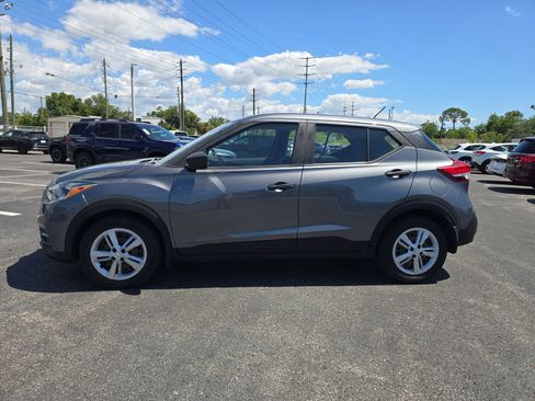 Used 2020 Nissan Kicks S FWD image 6