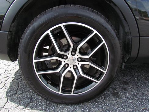 Used 2017 Ford Explorer XLT w/ Equipment Group 202A FWD image 27
