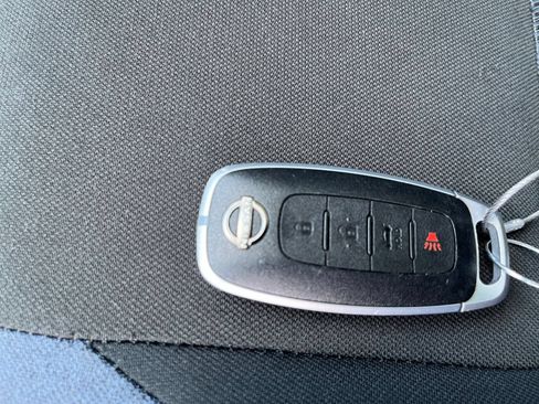 Used 2025 Nissan Versa SV FWD image 17