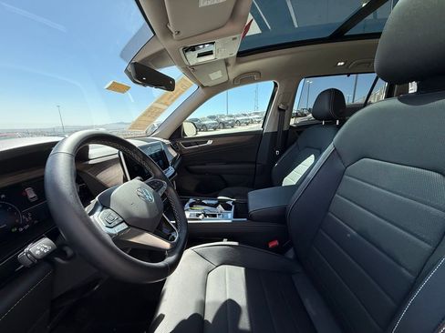 Used 2025 Volkswagen Atlas SEL image 8