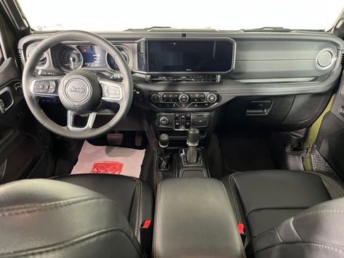Used 2024 Jeep Wrangler Unlimited Sahara w/ Technology Group AWD/4WD image 42