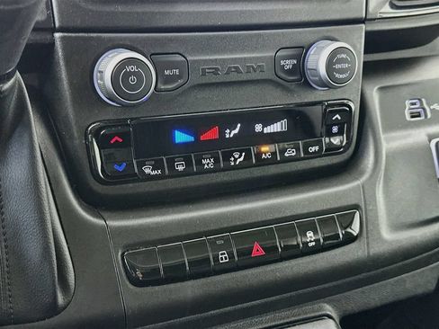 Used 2025 RAM ProMaster 2500 w/ U-Haul Equipment Group FWD image 18