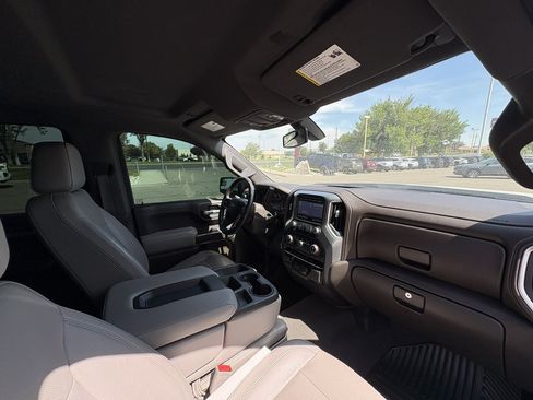 Used 2019 Chevrolet Silverado 1500 LTZ w/ Z71 Off-Road Package AWD/4WD image 37