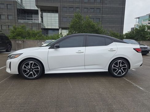 Used 2025 Nissan Sentra SR w/ SR Premium Package FWD image 9