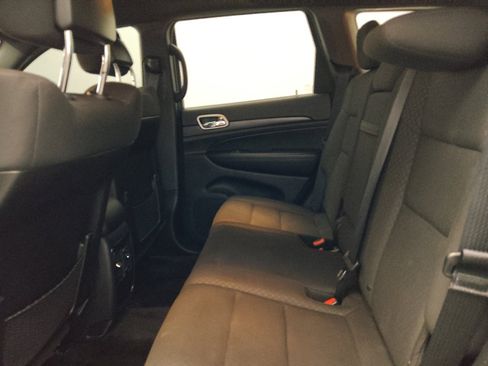 Used 2018 Jeep Grand Cherokee Laredo AWD/4WD image 18