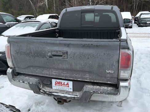 Used 2021 Toyota Tacoma TRD Off-Road image 8