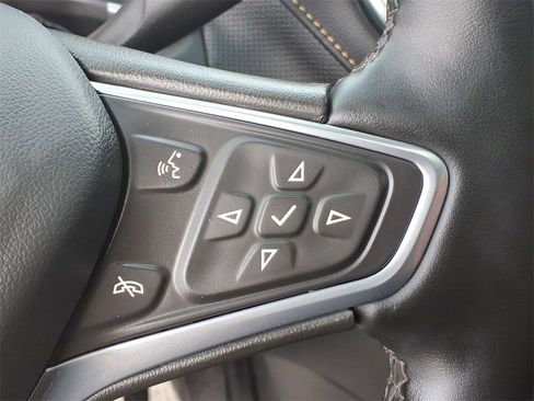 Used 2023 Chevrolet Equinox Premier image 25