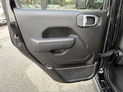 Used 2025 Jeep Wrangler Unlimited Rubicon AWD/4WD image 20