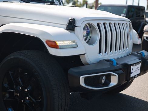 Used 2022 Jeep Wrangler Unlimited Sahara AWD/4WD image 7