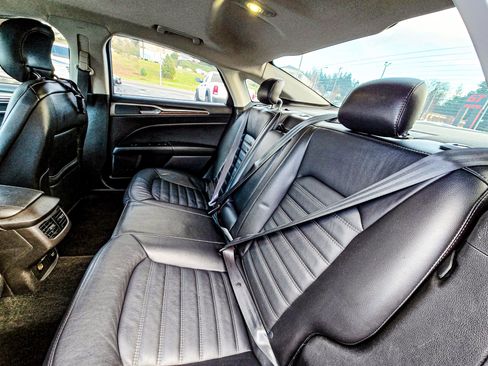 Used 2014 Ford Fusion SE w/ Equipment Group 202A image 11