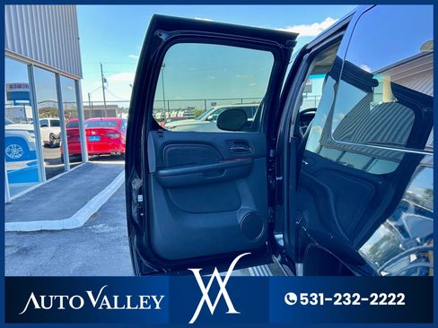 Used 2011 Cadillac Escalade ESV Premium image 20