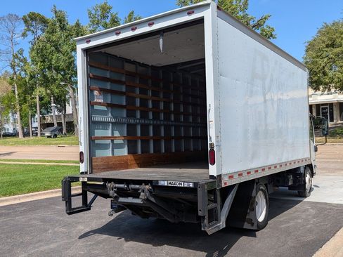 Used 2018 Isuzu NPR image 6