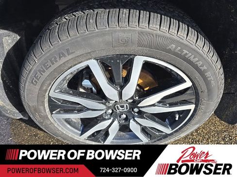 Used 2022 Honda Pilot Touring image 11