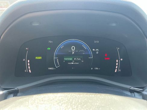 Used 2025 Toyota Camry SE w/ Convenience Package FWD image 19