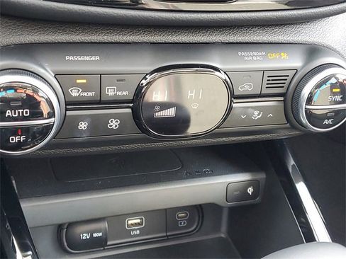 Certified 2025 Kia Soul GT-Line image 27