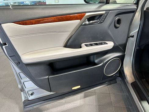 Used 2019 Lexus RX 350L w/ Premium Package image 11