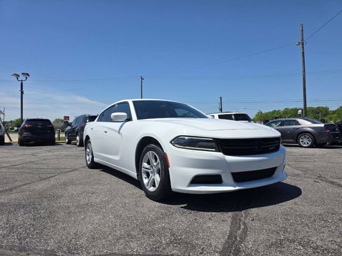 Used 2018 Dodge Charger SXT RWD image 13