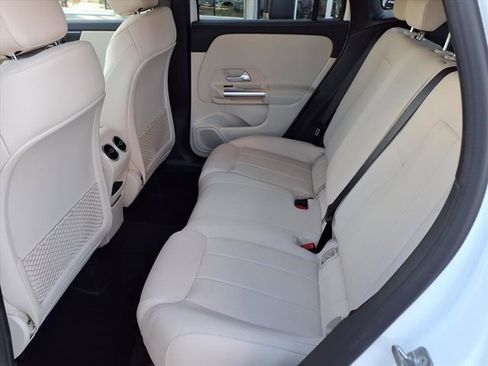 Used 2025 Mercedes-Benz GLA 250 4MATIC image 18