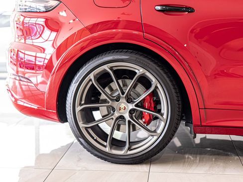 Used 2022 Porsche Cayenne GTS AWD/4WD image 11