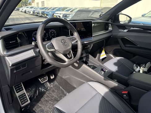 New 2026 Volkswagen Tiguan SE R-Line image 11