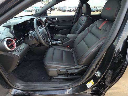 Used 2025 Chevrolet Trax RS w/ Sunroof Package FWD image 11