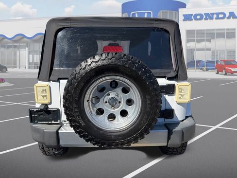 Used 2017 Jeep Wrangler Sahara w/ Connectivity Group image 7