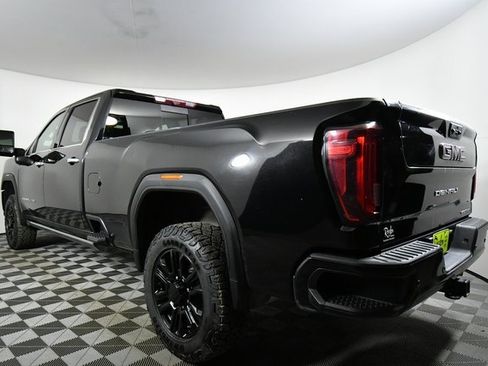 Used 2021 GMC Sierra 3500 Denali w/ Denali Black Diamond Edition image 13