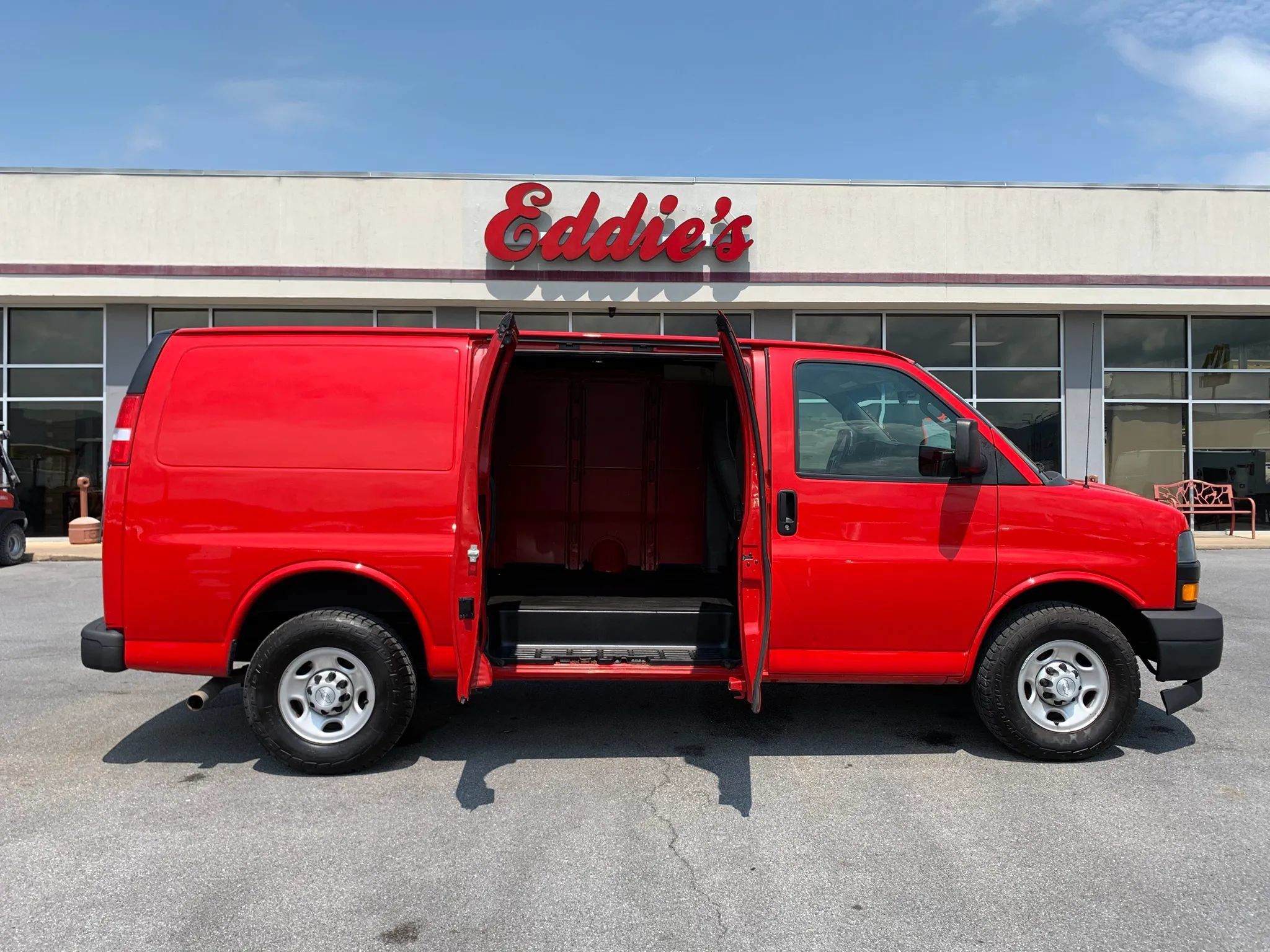 Used 2018 Chevrolet Express 2500 w/ Driver Convenience Package RWD image 24