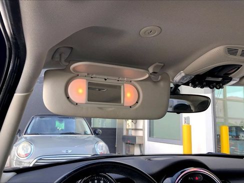Used 2017 MINI Cooper 4-Door Hardtop FWD image 28