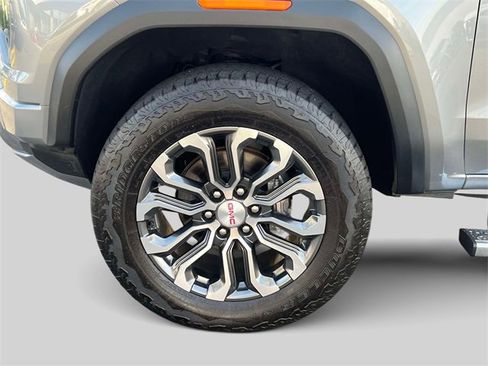 Used 2024 GMC Canyon Denali image 10