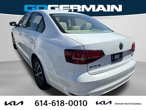Used 2017 Volkswagen Jetta SE FWD image 2