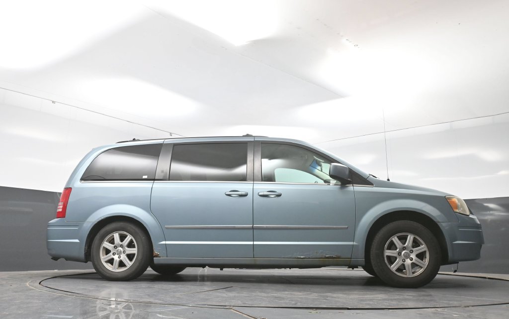 Used 2010 Chrysler Town & Country Touring FWD image 23