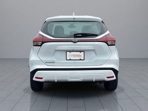 Used 2022 Nissan Kicks S FWD image 7