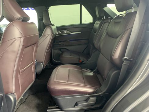 Used 2025 Ford Explorer Platinum RWD image 31